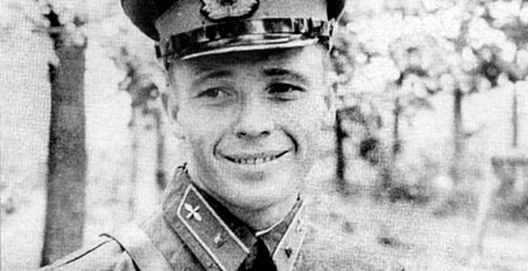 Виктор Талалихин — могила на Новодевичьем кладбище